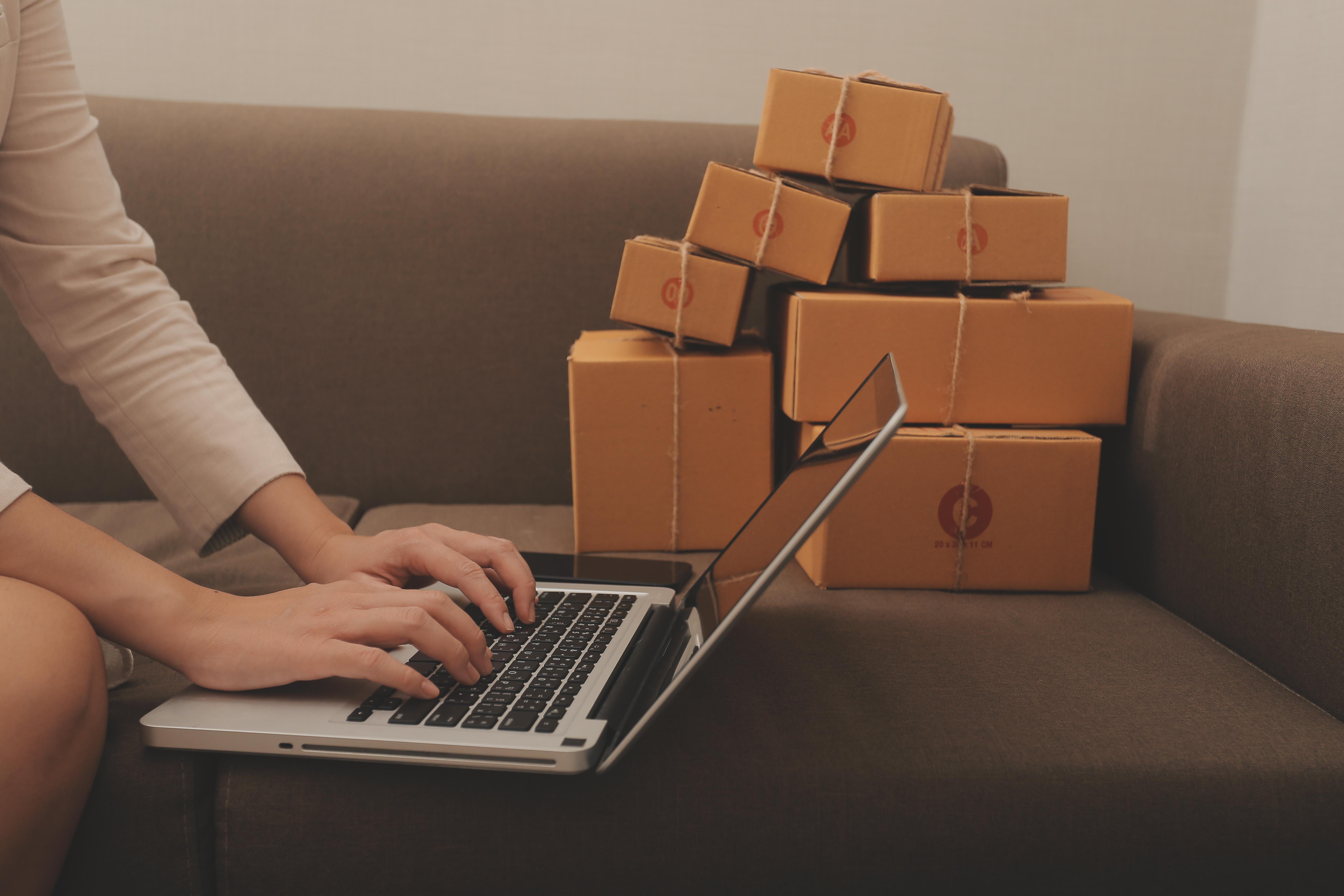 Graphic illustrating fast US based shipping.